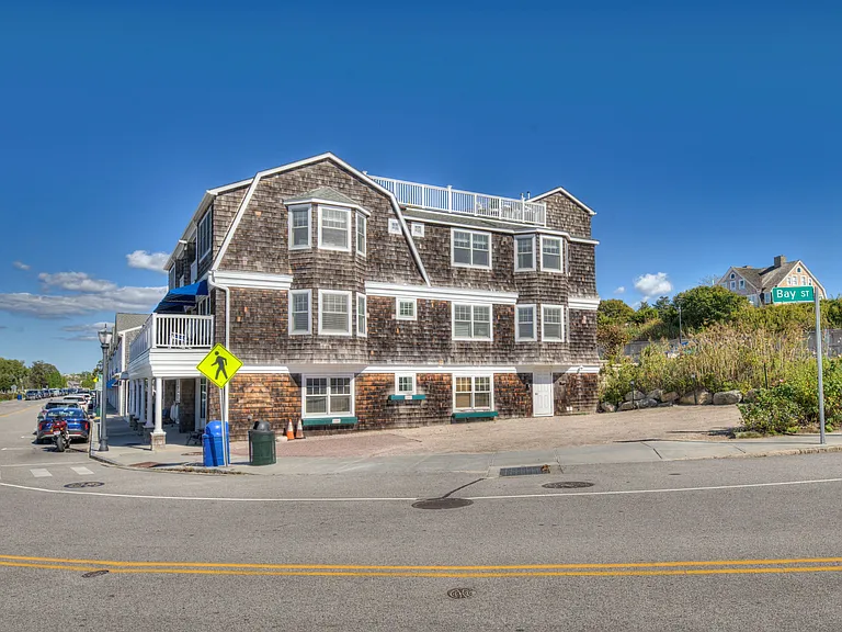 124 Bay St #R2 — Photo 36