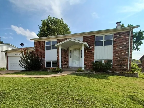 3285 Gwengreen Dr, Bridgeton, MO 63044