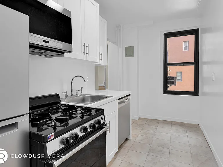 300 W 108th St #2D — Photo 5