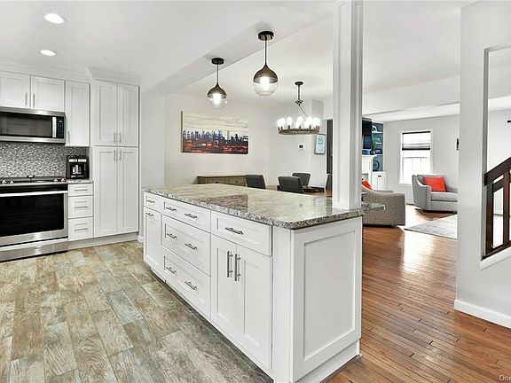 2nd image of 332 Carroll Close
