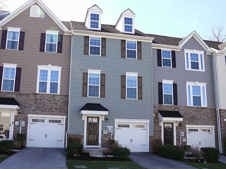 132 Mulberry Dr — Photo 2
