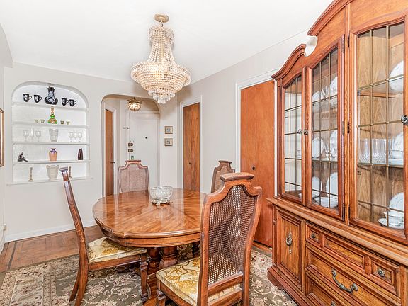 2nd image of 601 Pelham Pkwy N APT 101
