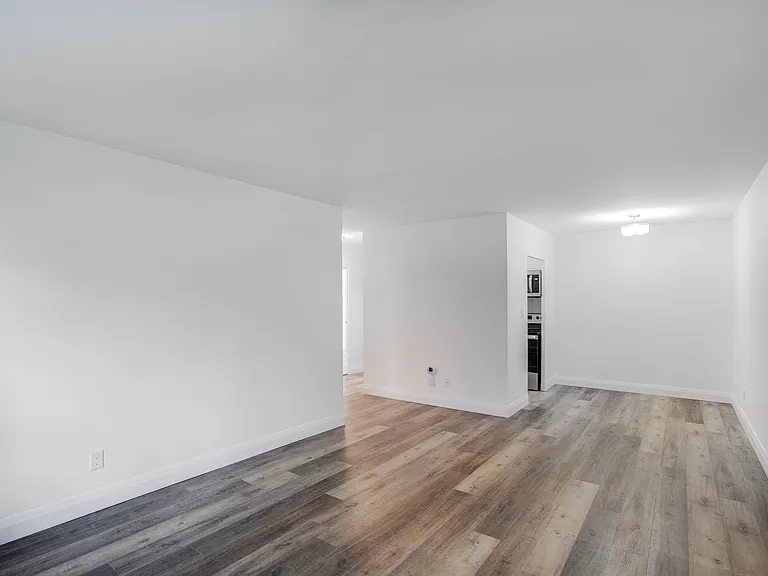 345 Lonsdale Rd #103 — Photo 6