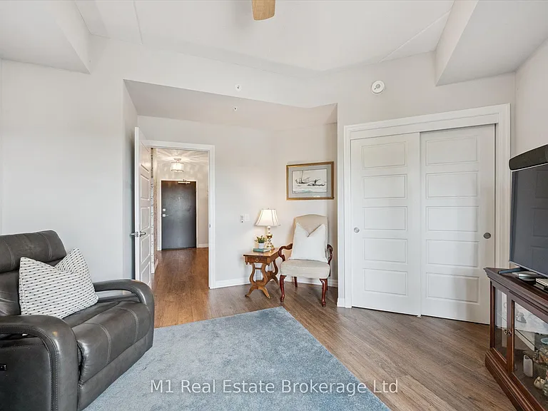 35 Kingsbury Sq #215 — Photo 24
