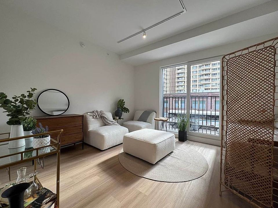 1st image of 945 Carroll St #4