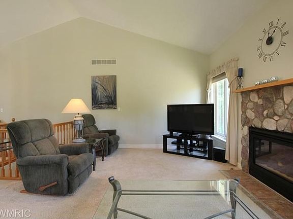 2nd image of 9333 Garden Gate Ct NE