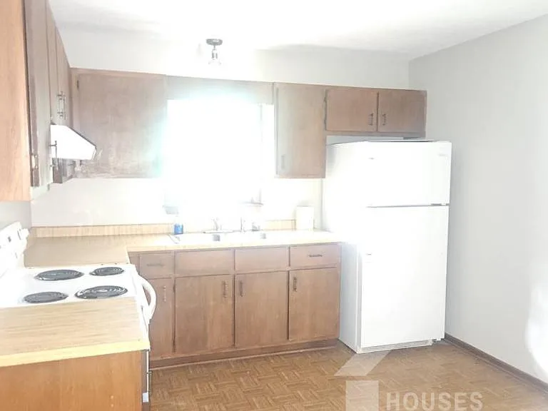 130 Ashdown Dr — Photo 4