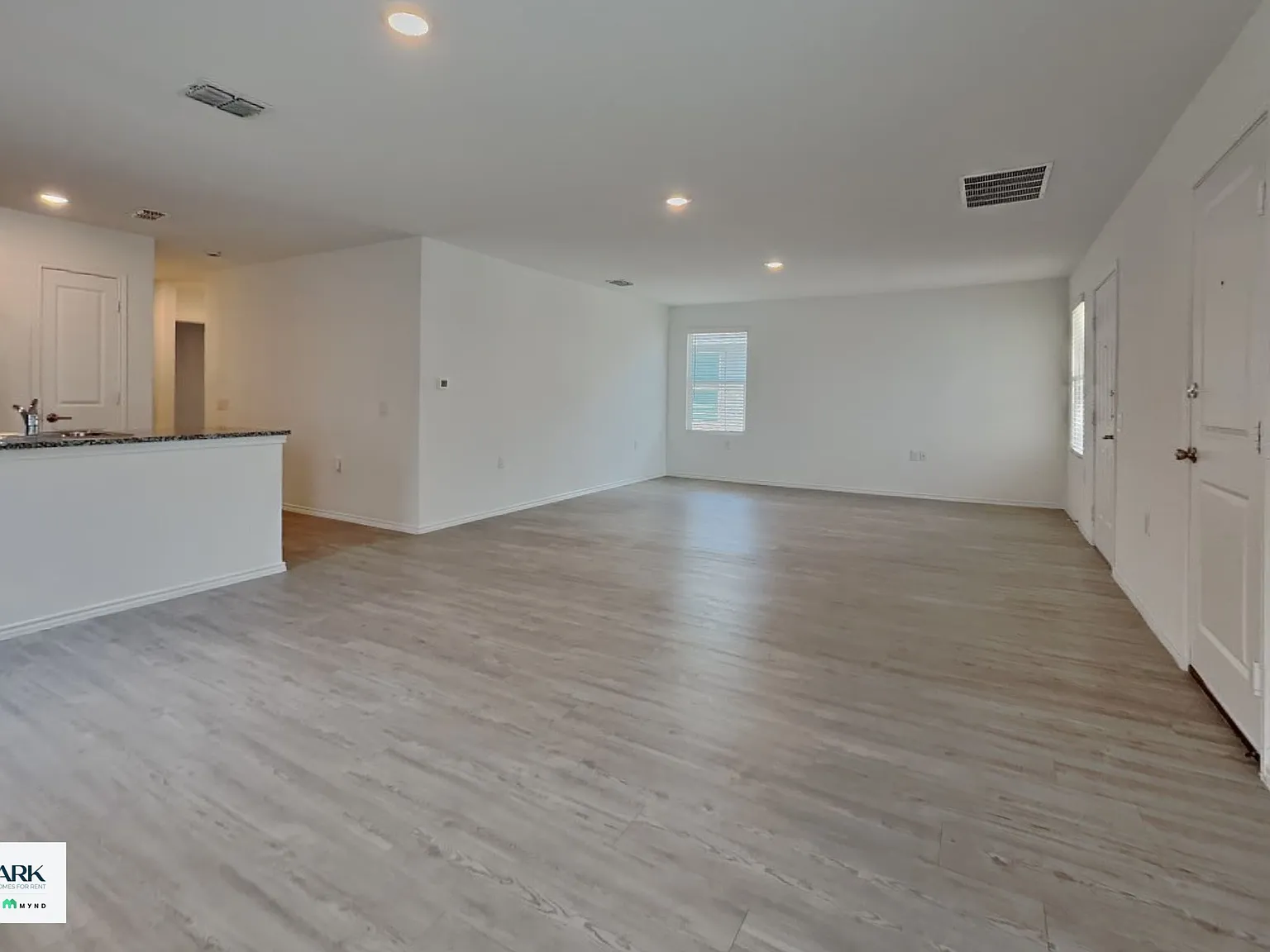 3 bed, 2.0 bath, 1440 sqft, $1,595 — Photo 4