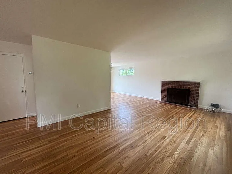 2929 Terrace Dr — Photo 2