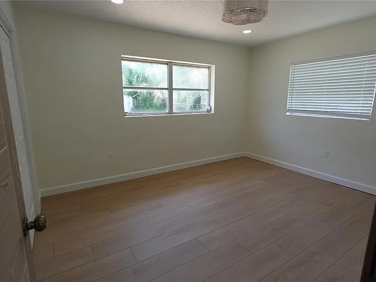 5 S Hercules Ave — Photo 22