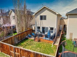 30 N Cranwell Cmn SE, Calgary, AB T3M 0J4