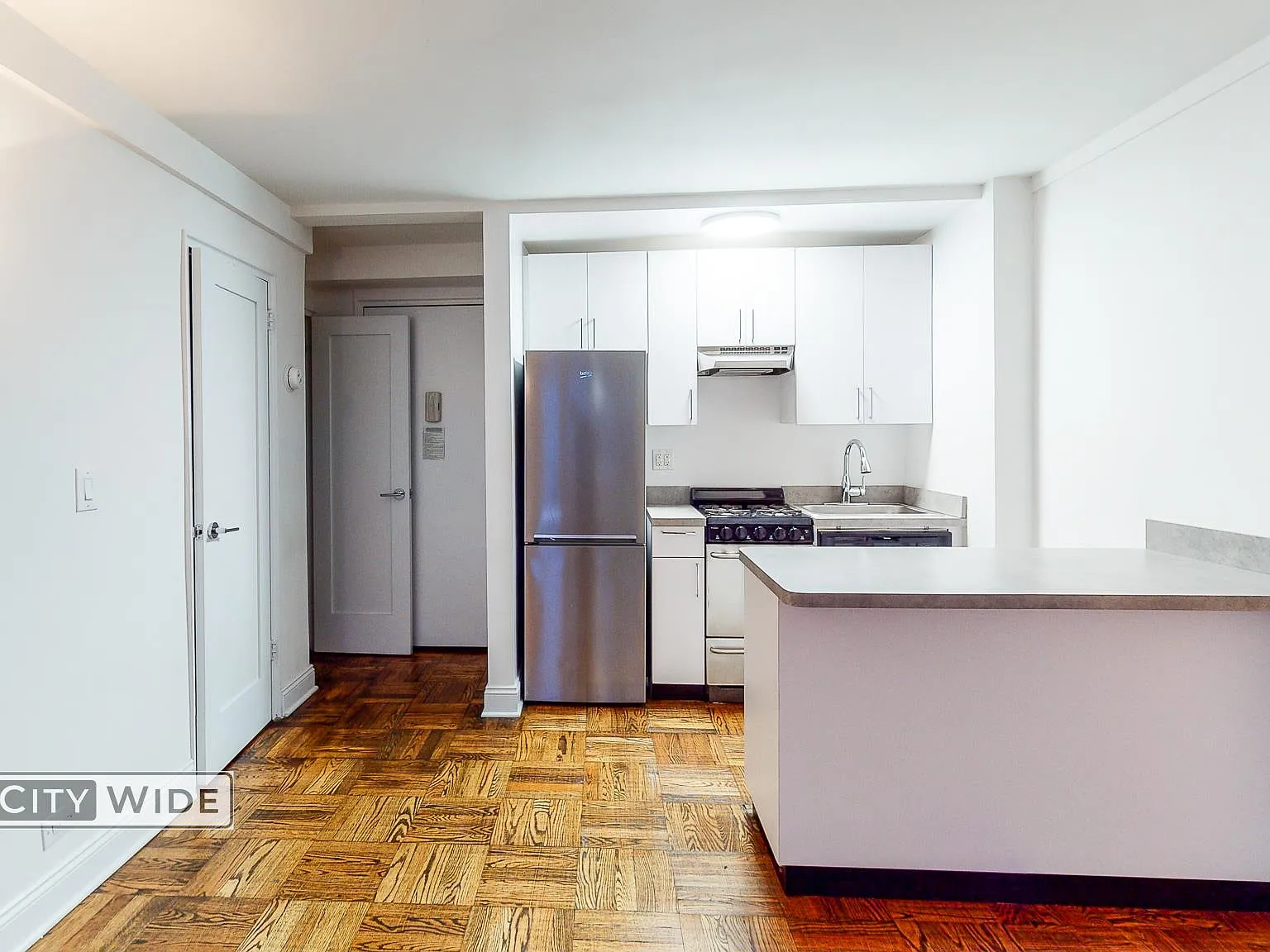 160 East 55th Street — Photo 2