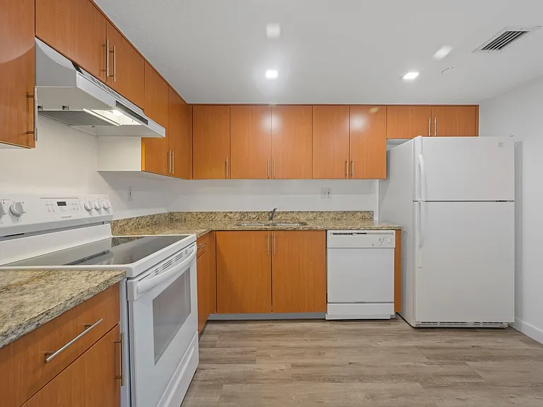 3300 NE 192nd St #915 — Photo 15