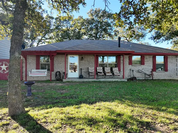 513 W Clay St, Montague, TX 76251