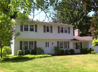 56 Woodhaven Dr, Rochester, NY 14625