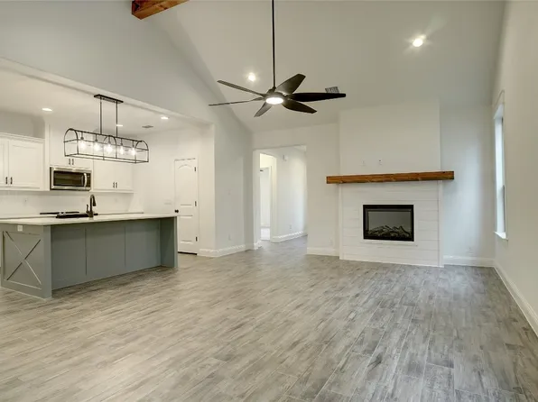 242 Legacy Blvd, Weatherford, TX 76085
