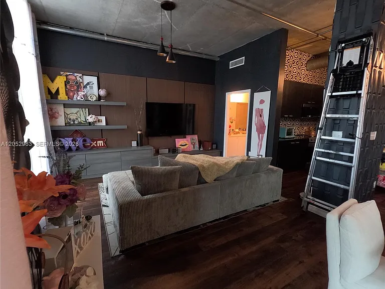 2100 Van Buren St #222 — Photo 11