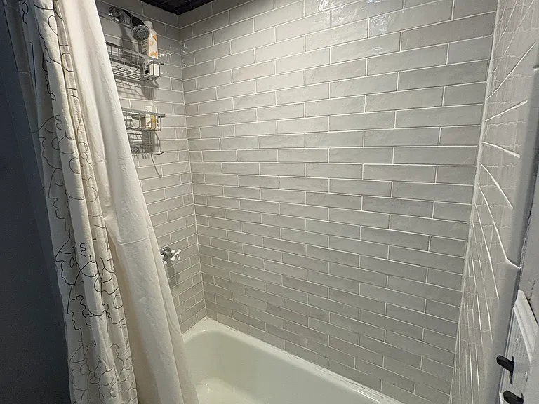108 Thorne St #1R — Photo 6