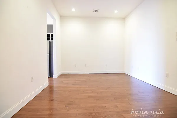 Rented by Bohemia Realty Group | media 32