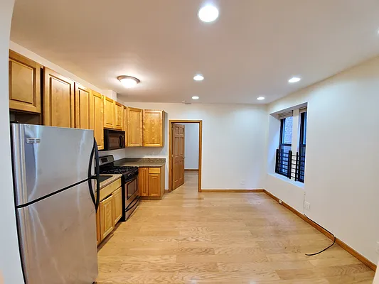 Rented by Astoria Realty | media 8