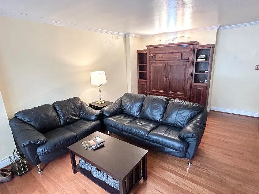Studio, 420 sqft, $1,900 — Photo 3