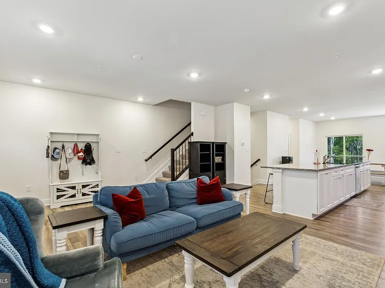 45455 Concord Way — Photo 3