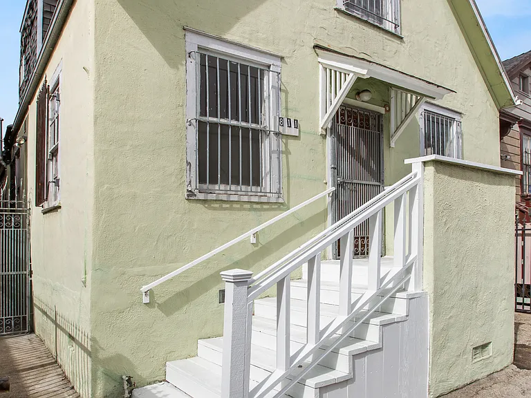 811 W Grand Ave #A — Photo 1