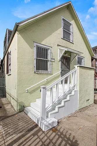 811 W Grand Ave #A Photo 1