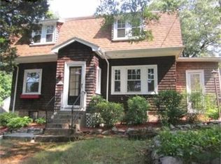 96 Garfield Rd, Dedham, MA 02026