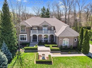 3177 Saint James Ct, Rochester, MI 48306