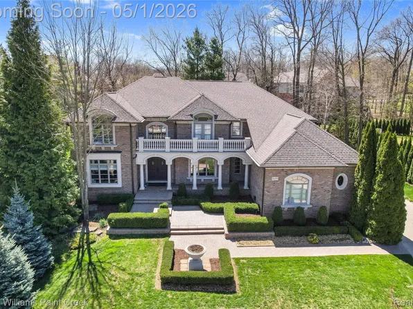 3177 Saint James Ct, Rochester, MI 48306