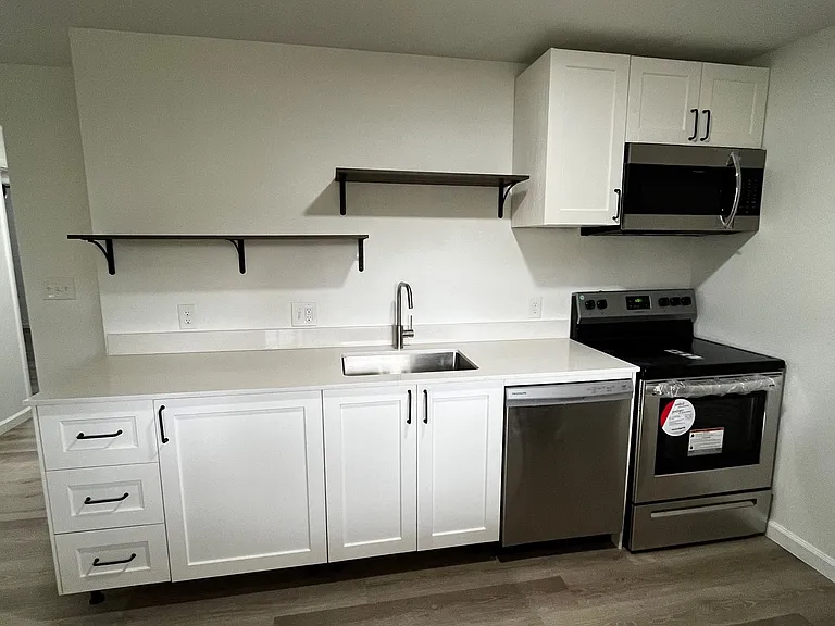 254 N 700 W — Photo 3
