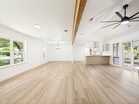 4th image of 1113 Heather Ct