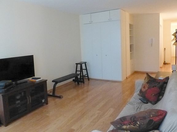 2nd image of 164-168 Pearl St #4H