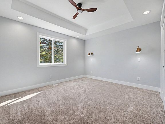 5th image of 740 Crawford St