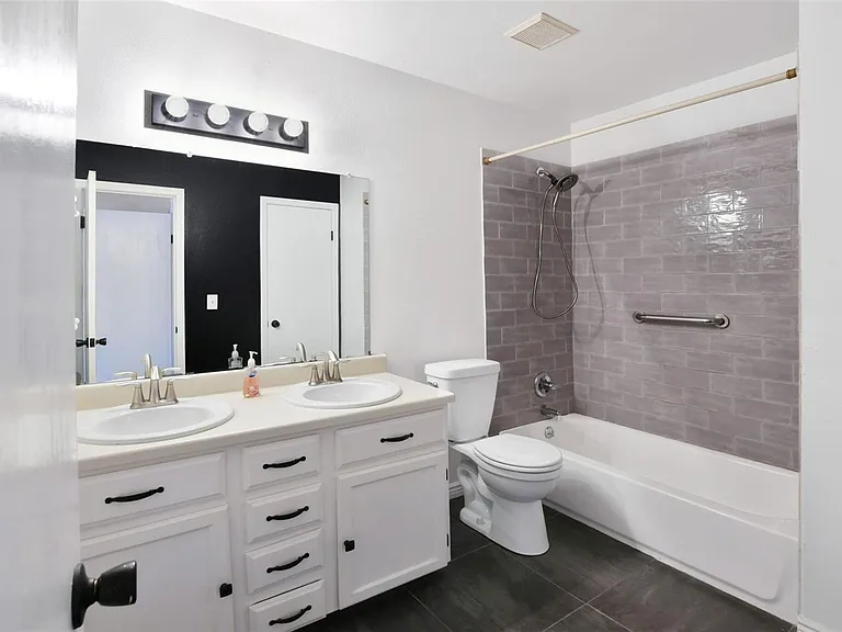 412 Wright St #104 — Photo 13