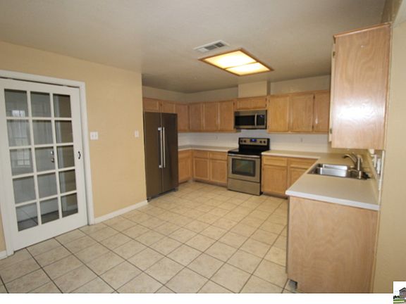 4th image of 3923 Oak Valley Dr