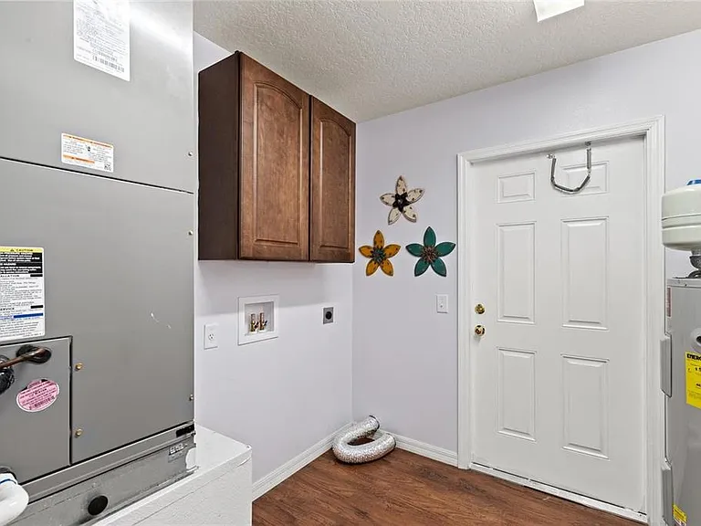 206 E Catawba St — Photo 14