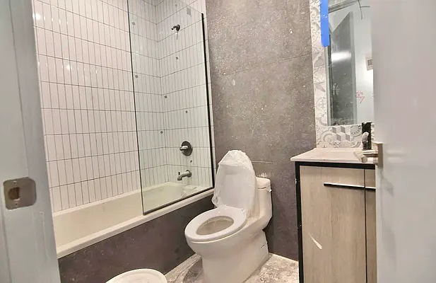 Rented by ERNY LLC | media 50