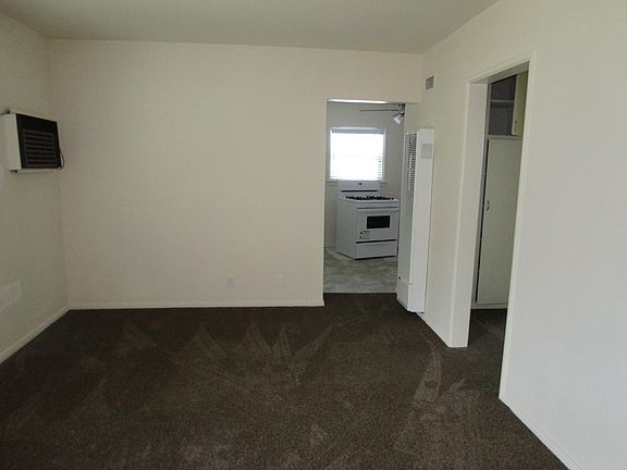 5th image of 2731 W Victory Blvd APT H