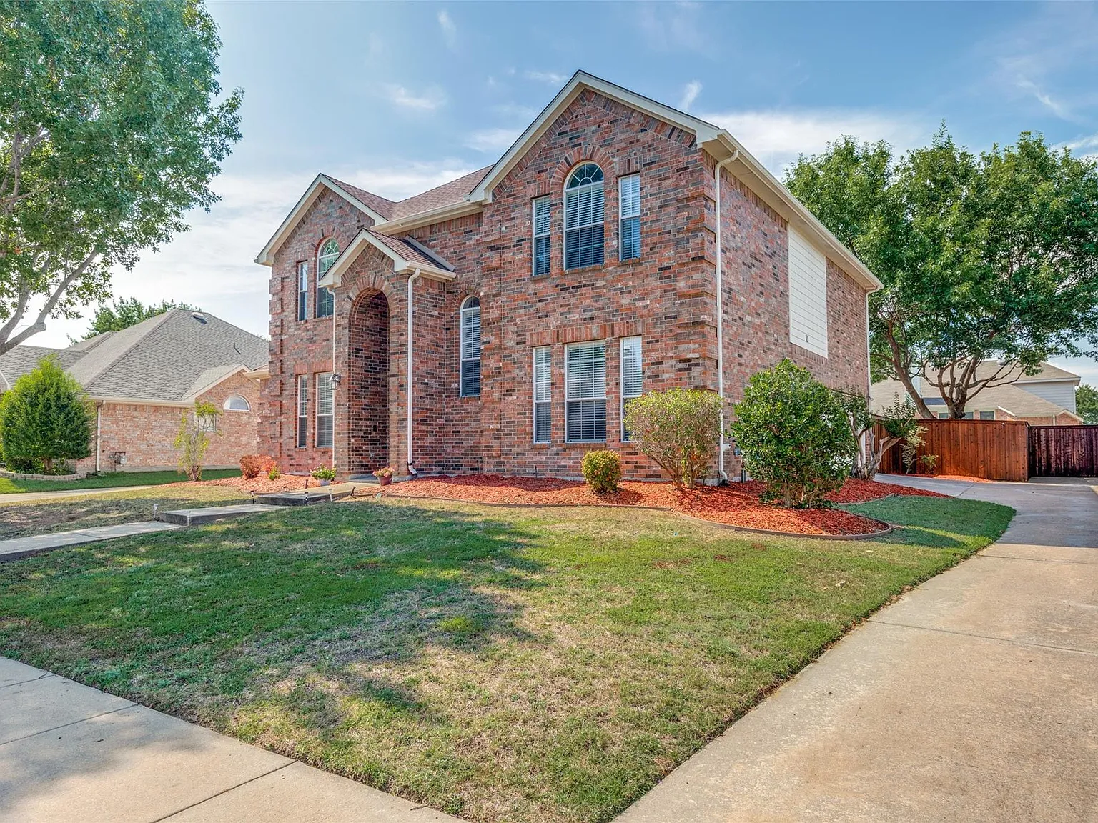 4 bed, 2748 sqft, $2,800 — Photo 2