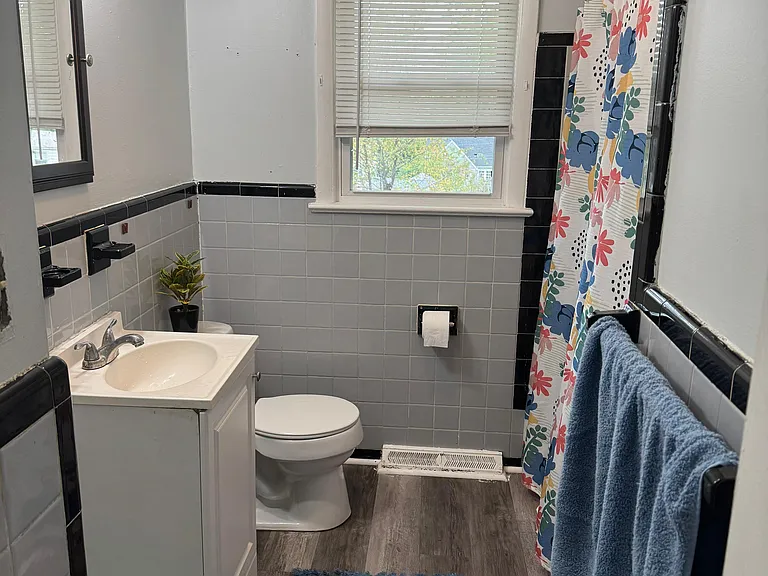 1439 Crawford Ave — Photo 15
