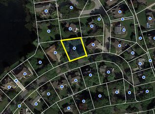 8 Windwood Dr, Sugar Grove, IL 60554