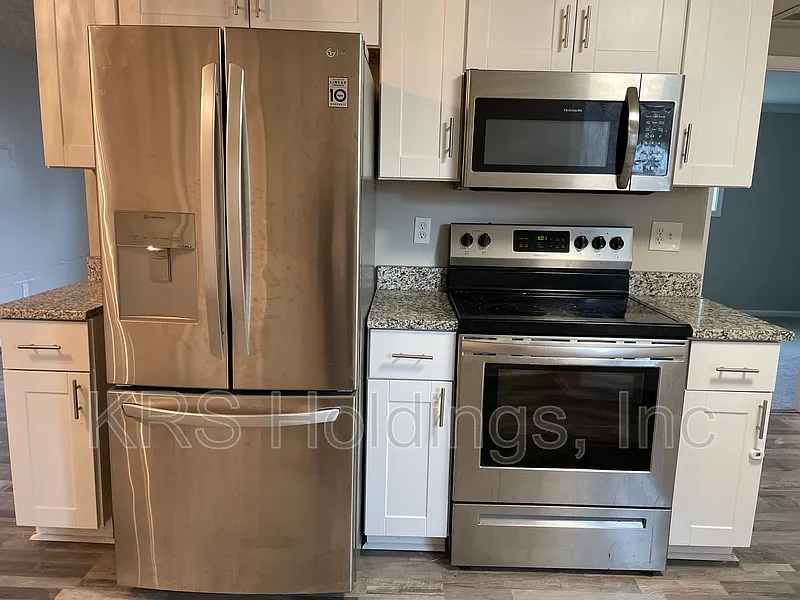 4 bed, 1.5 bath, 1350 sqft, $1,895 — Photo 3