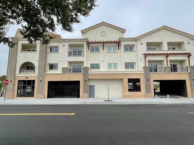 15861 Main St #202 — Photo 17