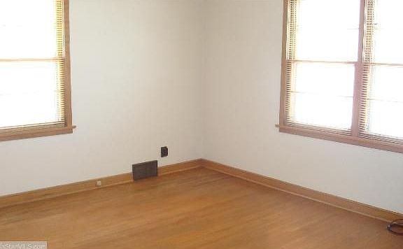 4th image of 326 33rd Ave N