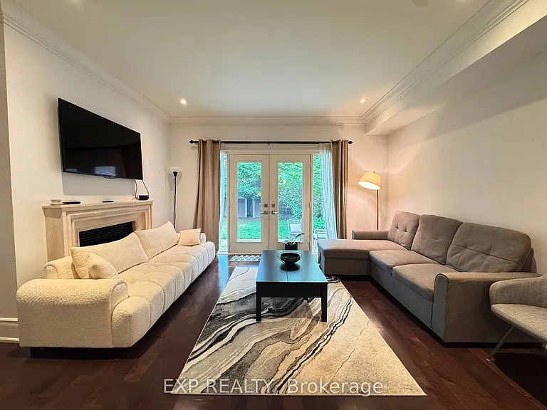 99 Hunt Ave — Photo 2