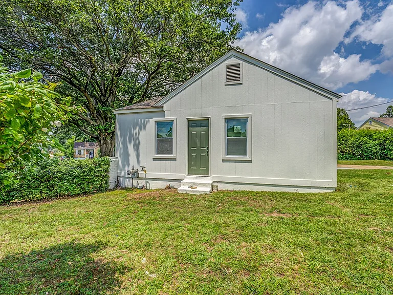405 W Brooks Rd — Photo 12
