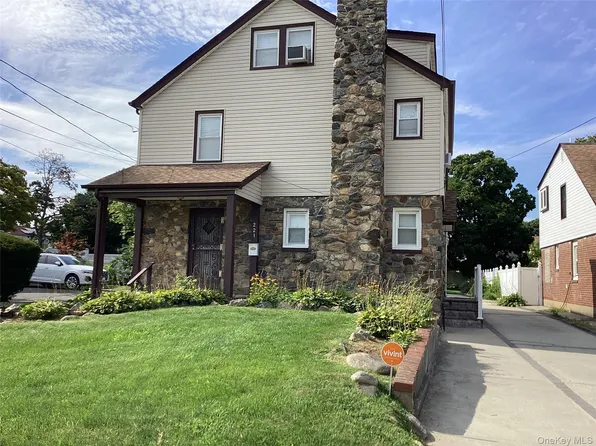 221 Grand Ave, Freeport, NY 11520