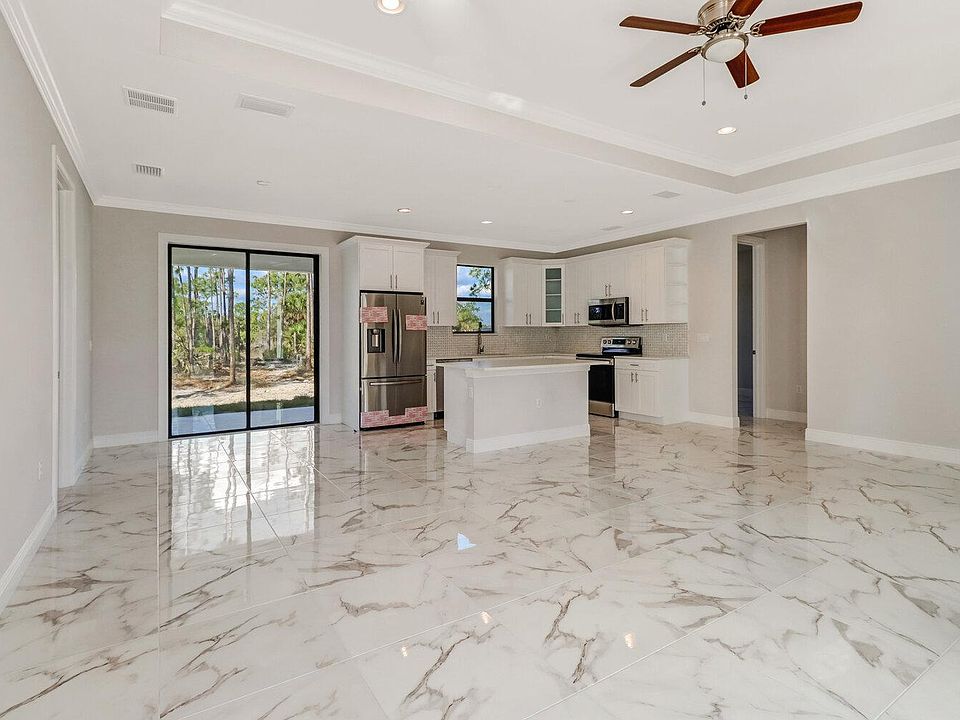 Open kitchen/living room area